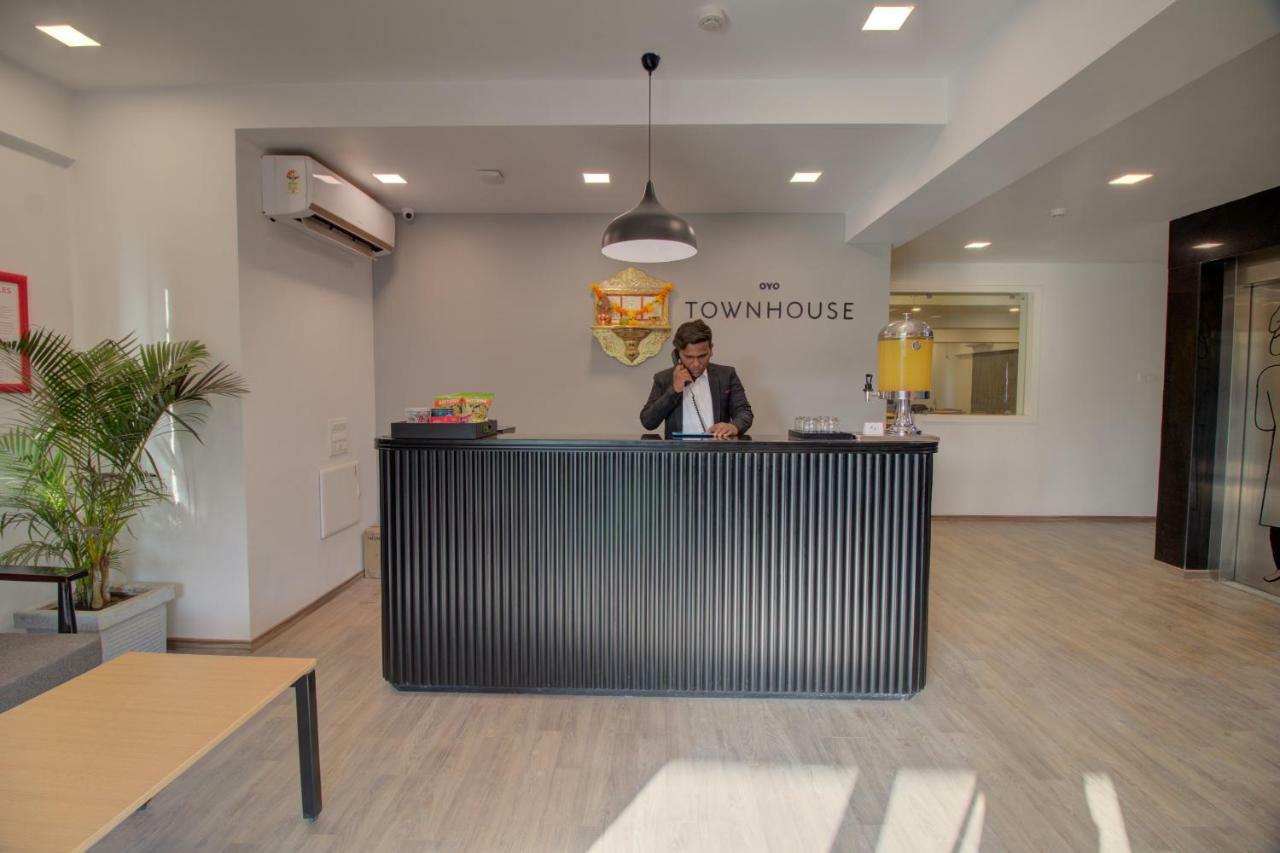 Townhouse Oak Kopar Khairane Navi Mumbai Formerly Ivy Hotel المظهر الخارجي الصورة